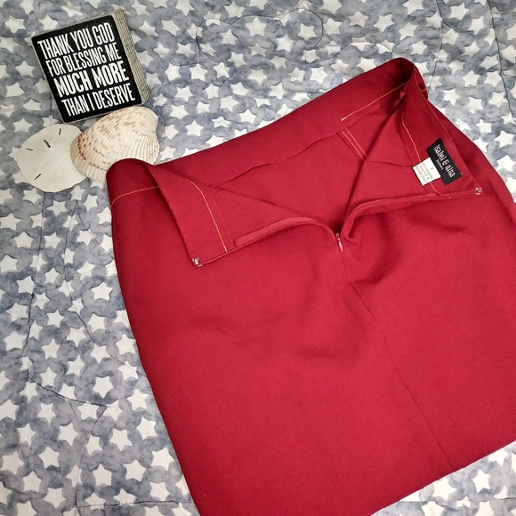 Isabel & Nina Red Mini Skirt - Picture 6 of 6